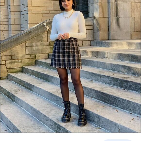 Heartloom plaid mini skirt.   Size M/L - Picture 10 of 11